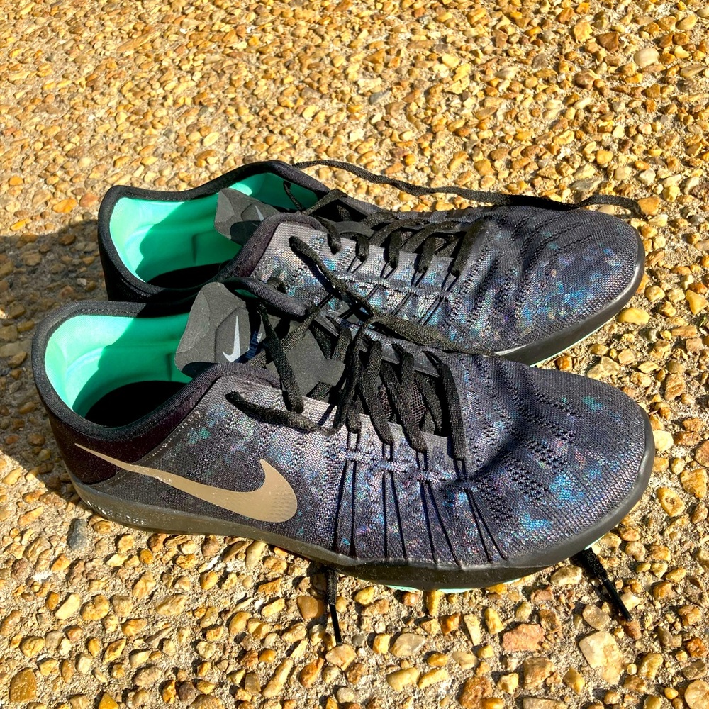 Nike women’s free TR6 training size 9, black opalescent with turquoise insoles.